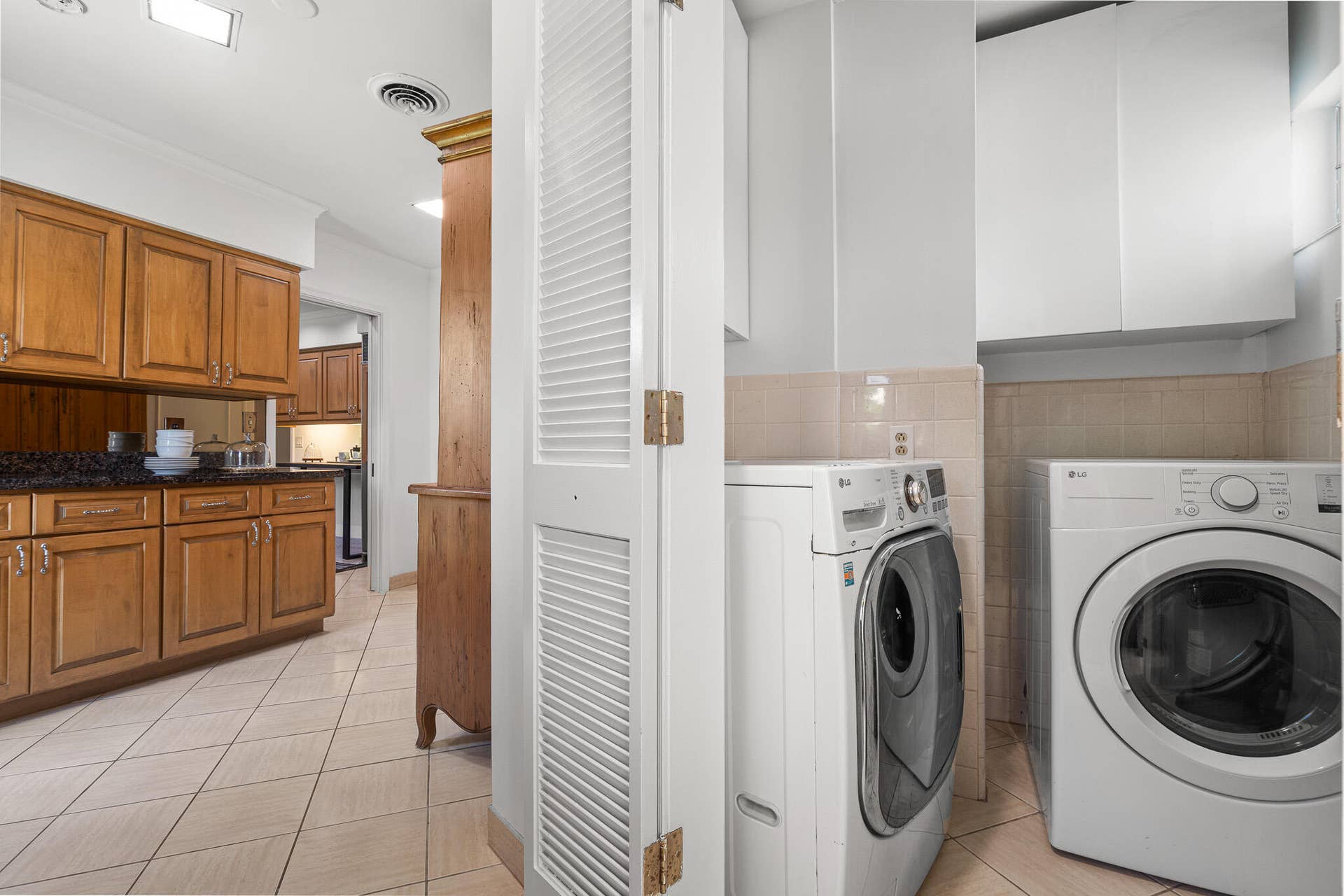Butler's Pantry/ Utility Room