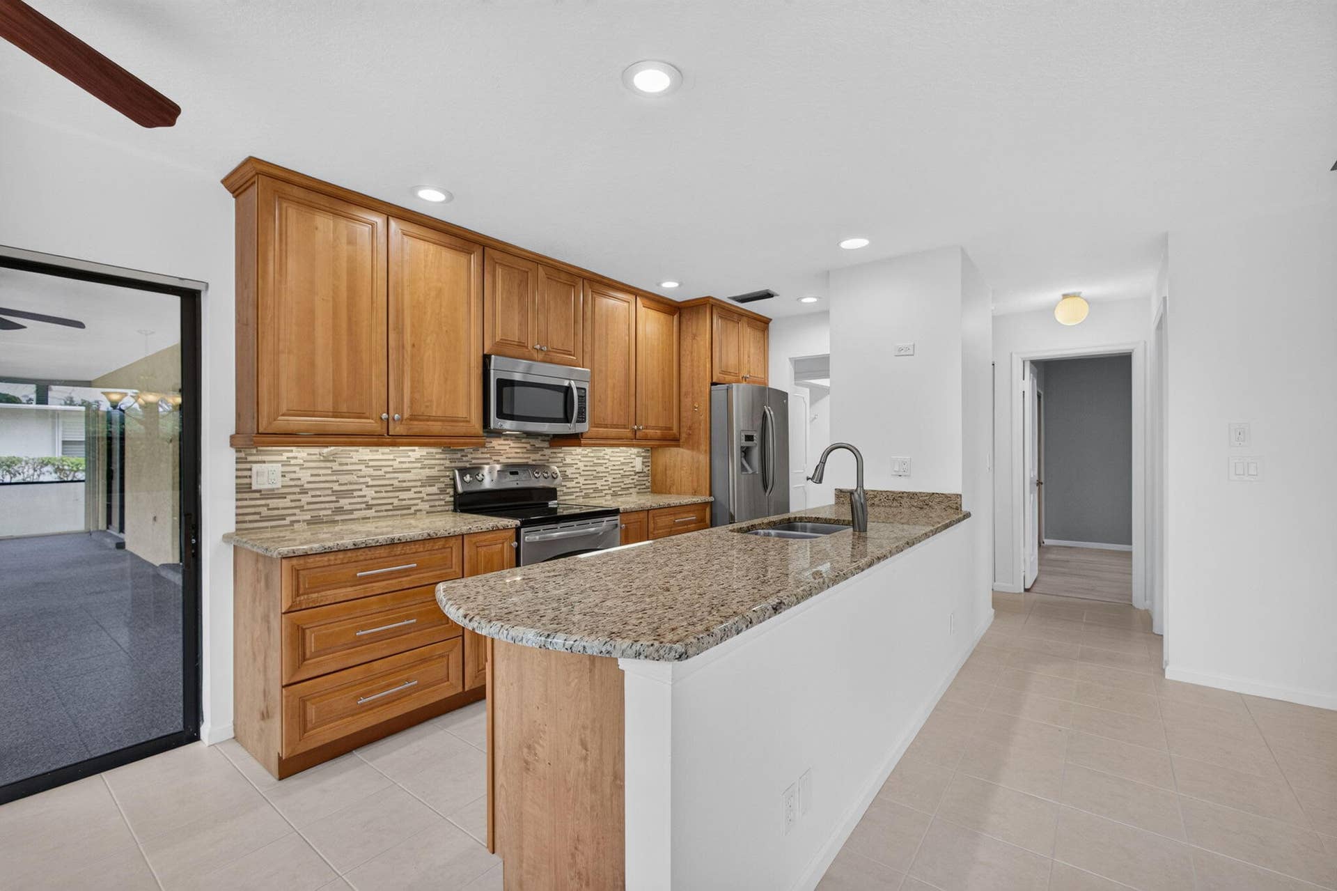 9881 SE LITTLE CLUB Way N, Jupiter, FL 33469 Kitchen