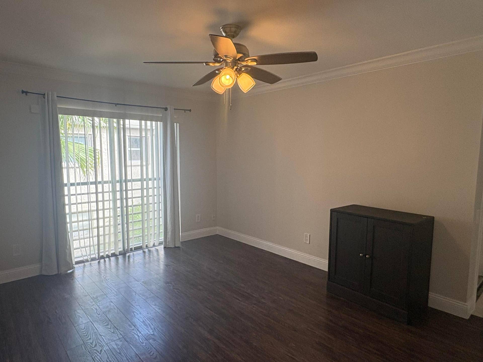 5248 NE 6th Avenue, #D32, Oakland Park, FL 33334 Living Room