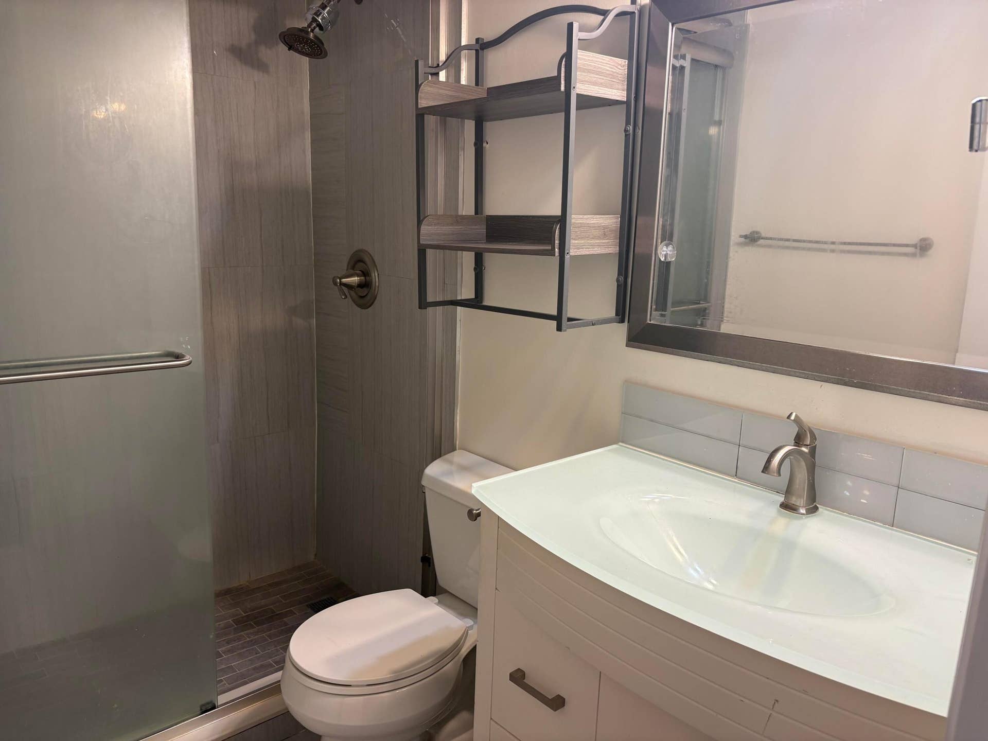 5248 NE 6th Avenue, #D32, Oakland Park, FL 33334 Bath