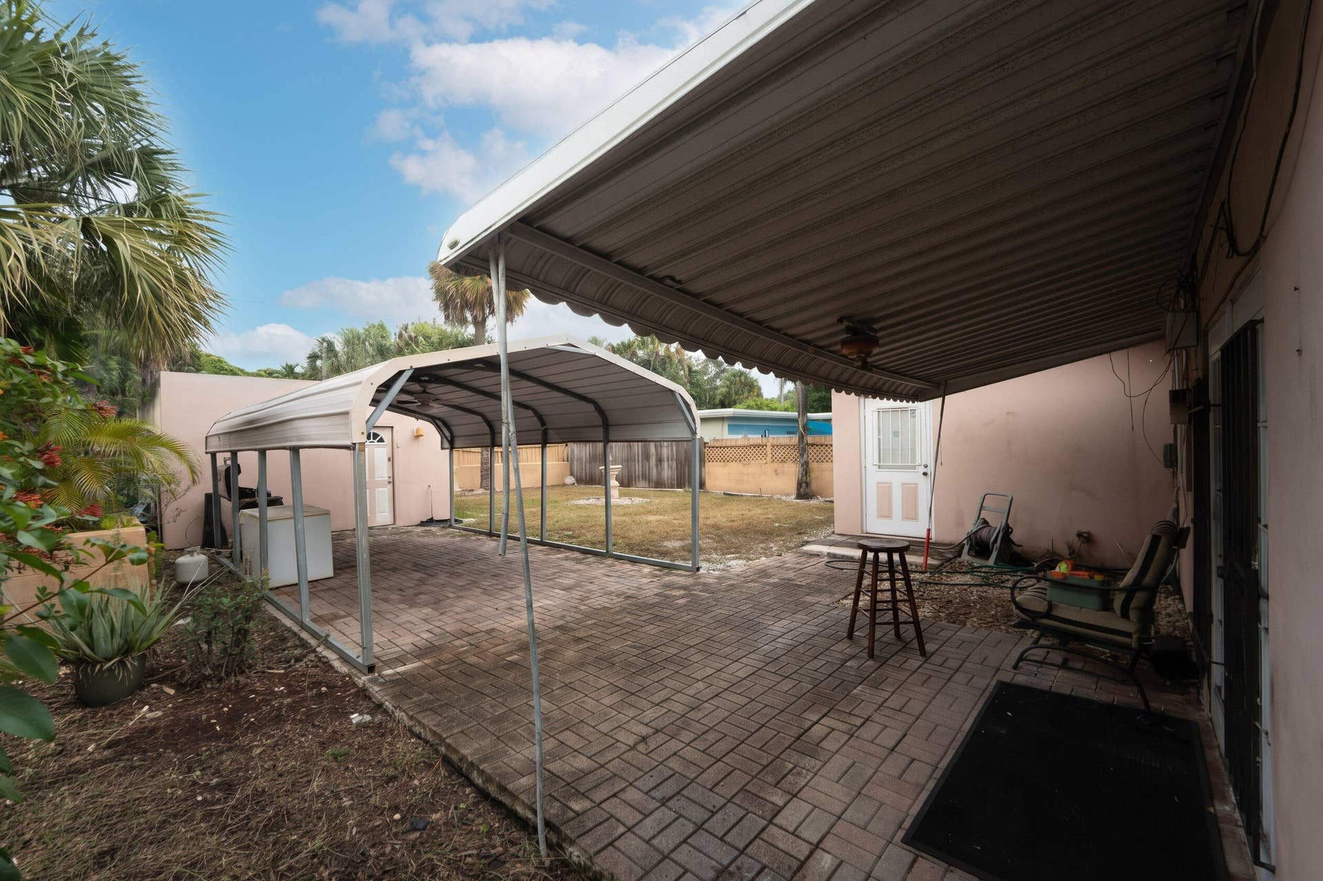 521 26TH Street, West Palm Beach, FL 33407 Backyard covered patio