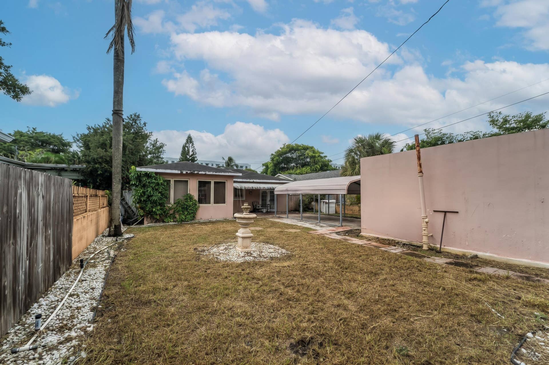 521 26TH Street, West Palm Beach, FL 33407 Backyard offers plenty of room for an in-ground pool.