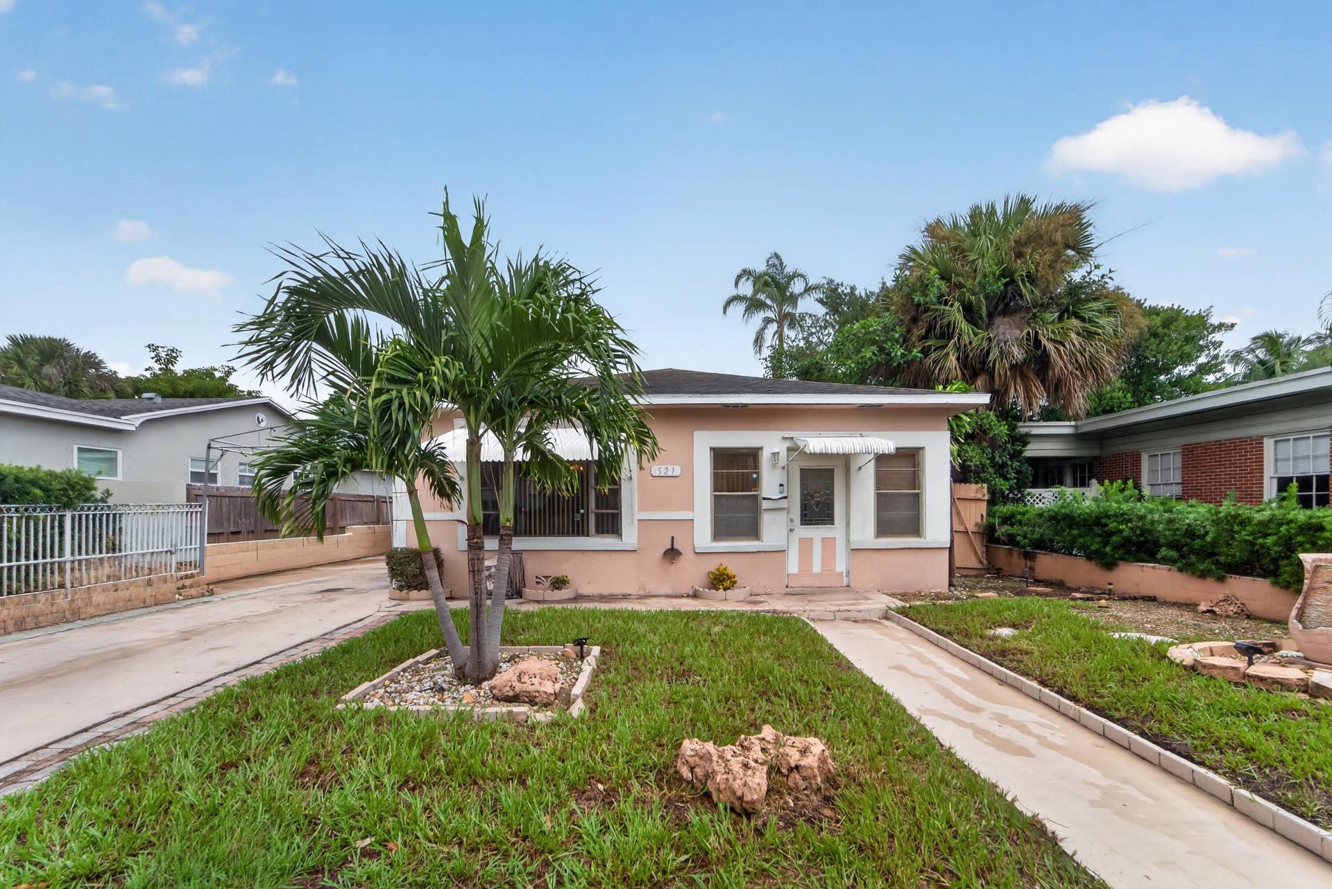 521 26TH Street, West Palm Beach, FL 33407 Front exterior view