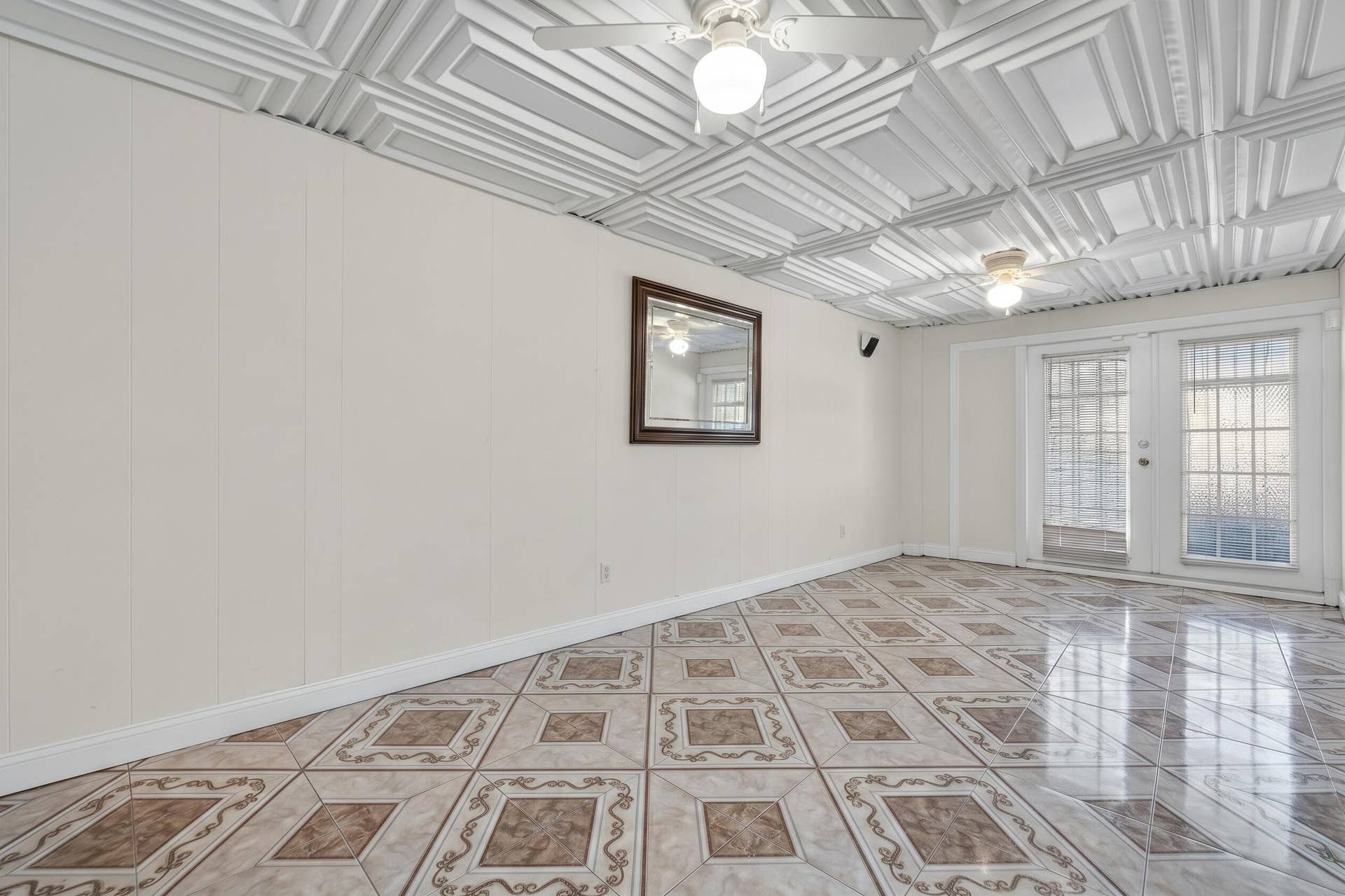521 26TH Street, West Palm Beach, FL 33407 Different angle of family room