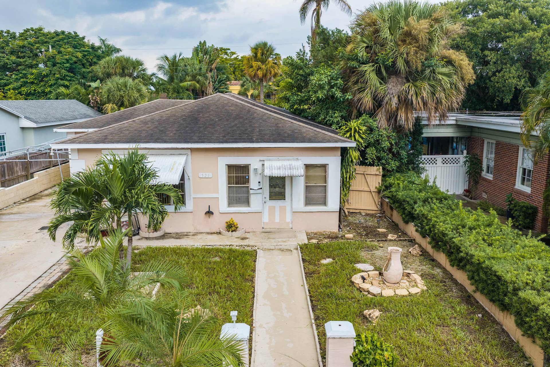 521 26TH Street, West Palm Beach, FL 33407 Front exterior view
