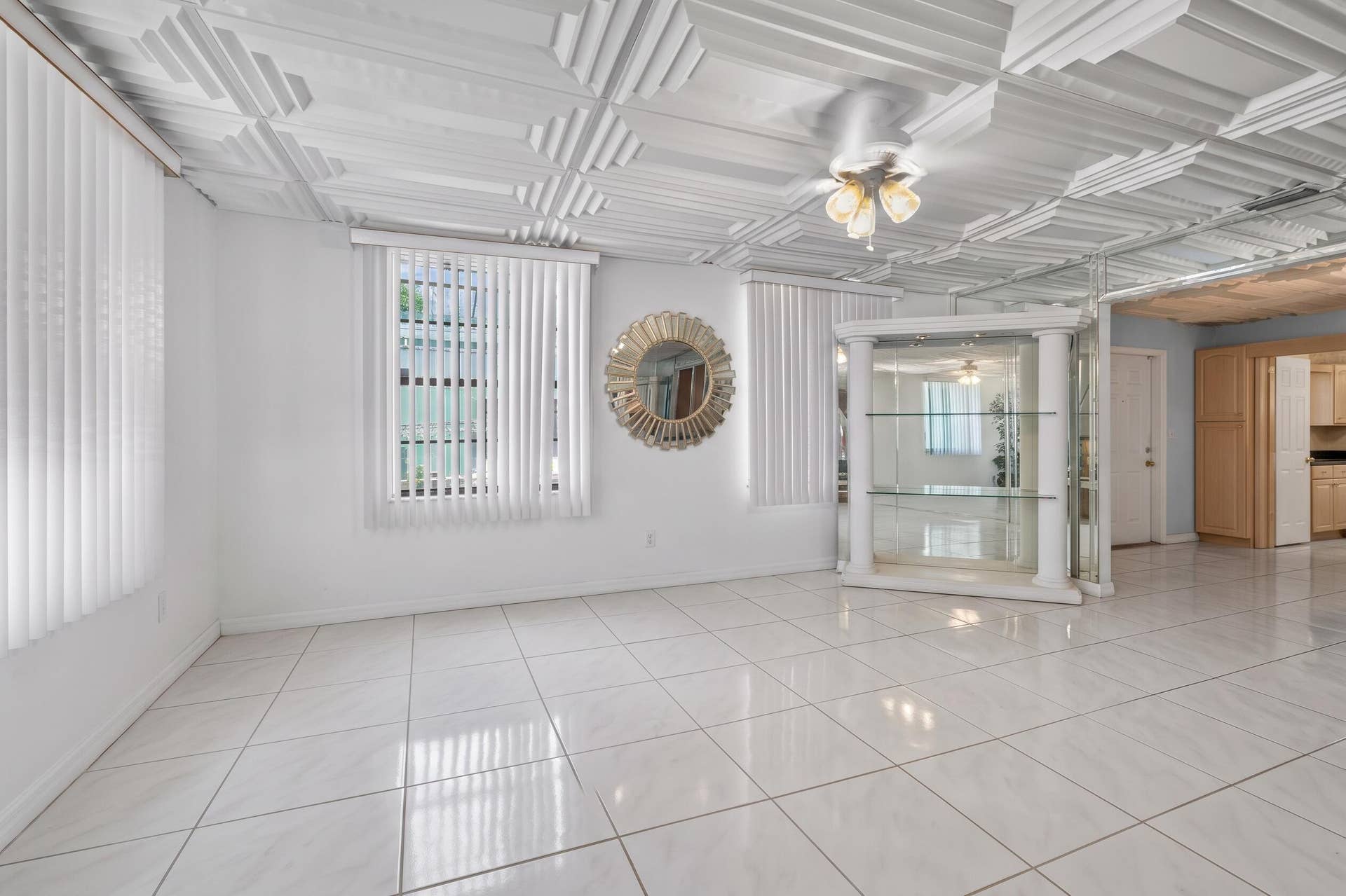 521 26TH Street, West Palm Beach, FL 33407 Separate Living room