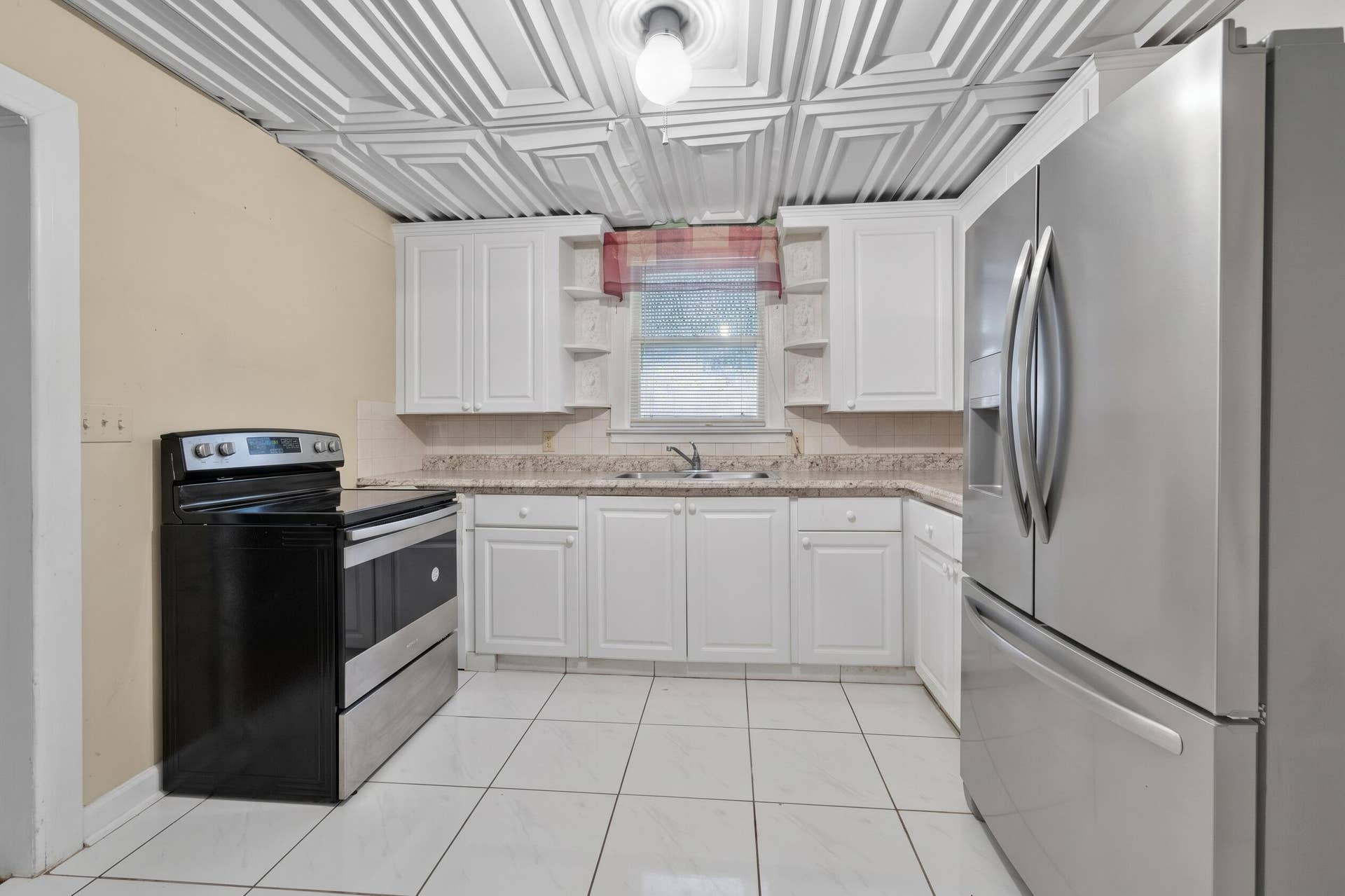 521 26TH Street, West Palm Beach, FL 33407 Kitchen. Refrigerator not included.