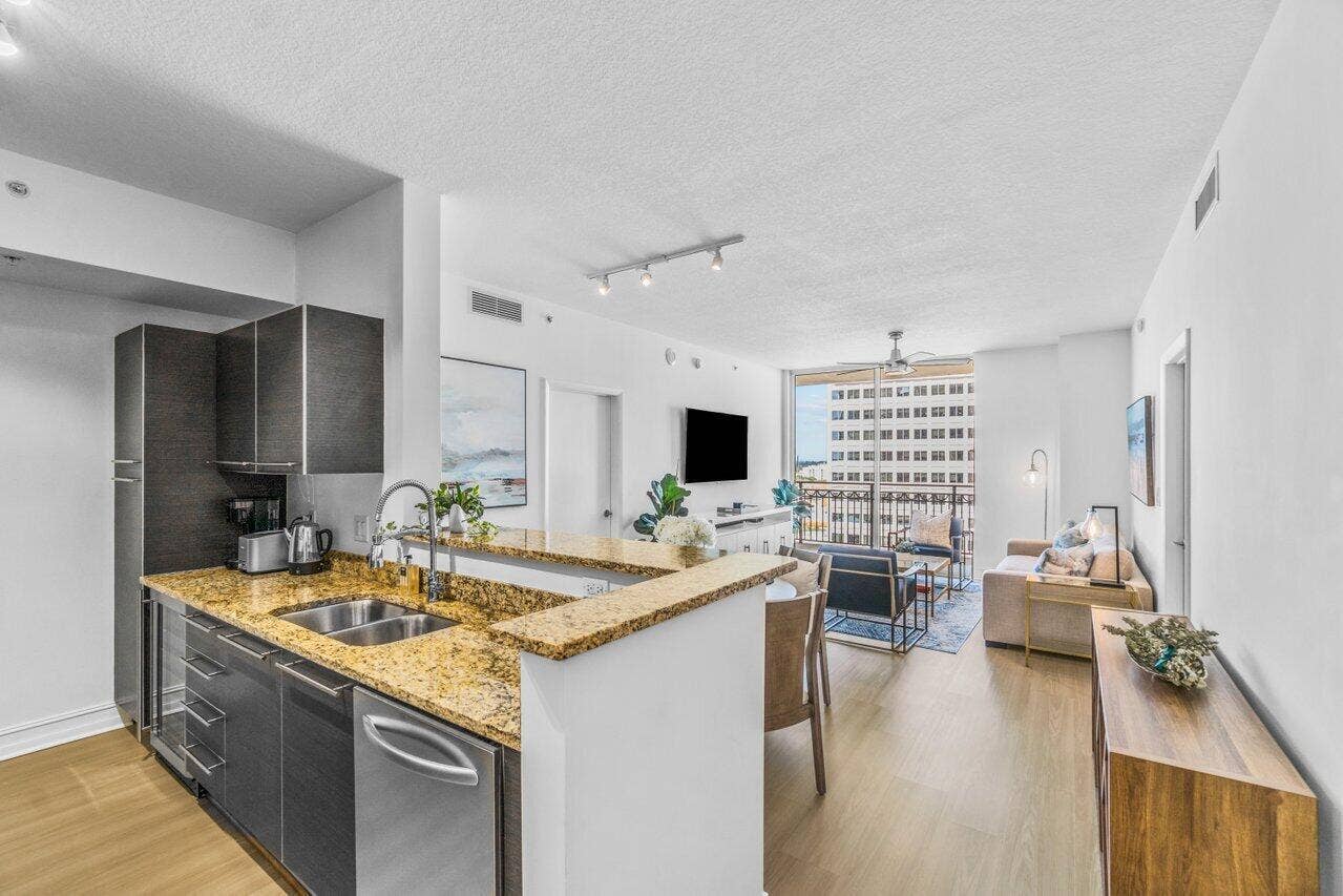 550 Okeechobee Boulevard, #1508, West Palm Beach, FL 33401 Kitchen & Entryway Credenza