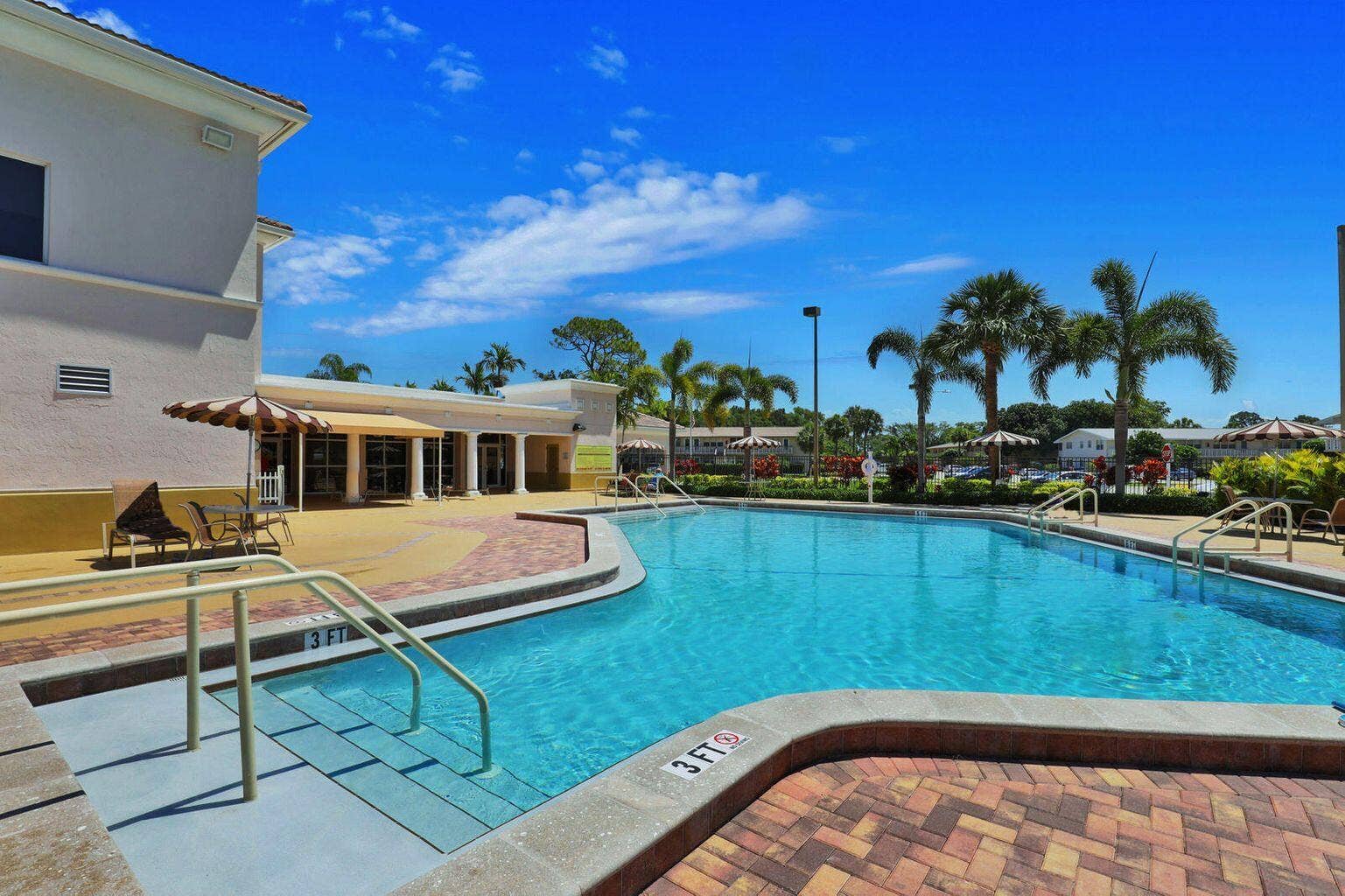 11 GOLFS EDGE A, West Palm Beach, FL 33417 -hastings pool