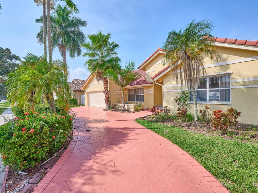 Property photo for 786 NW 164th Avenue, Pembroke Pines, FL