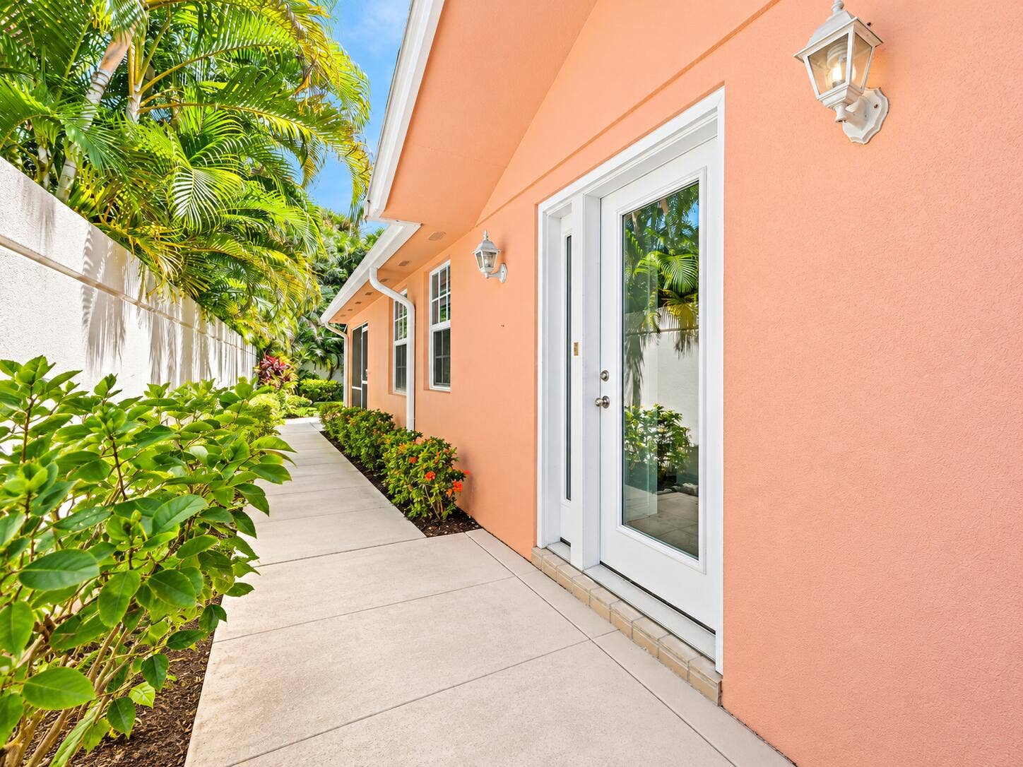 8282 Old Forest Road, Palm Beach Gardens, FL 33410 Entrance to Front Door