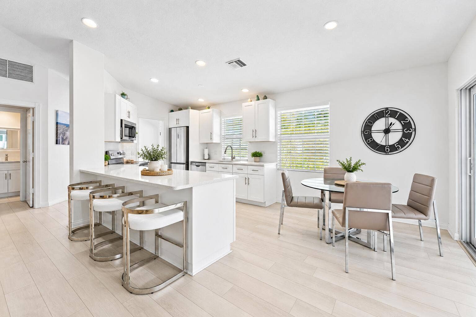 8282 Old Forest Road, Palm Beach Gardens, FL 33410 Kitchen & Dining Area