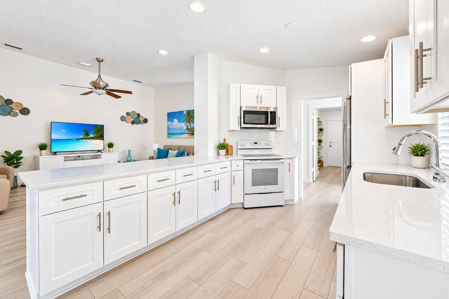 8282 Old Forest Road, Palm Beach Gardens, FL 33410 Kitchen