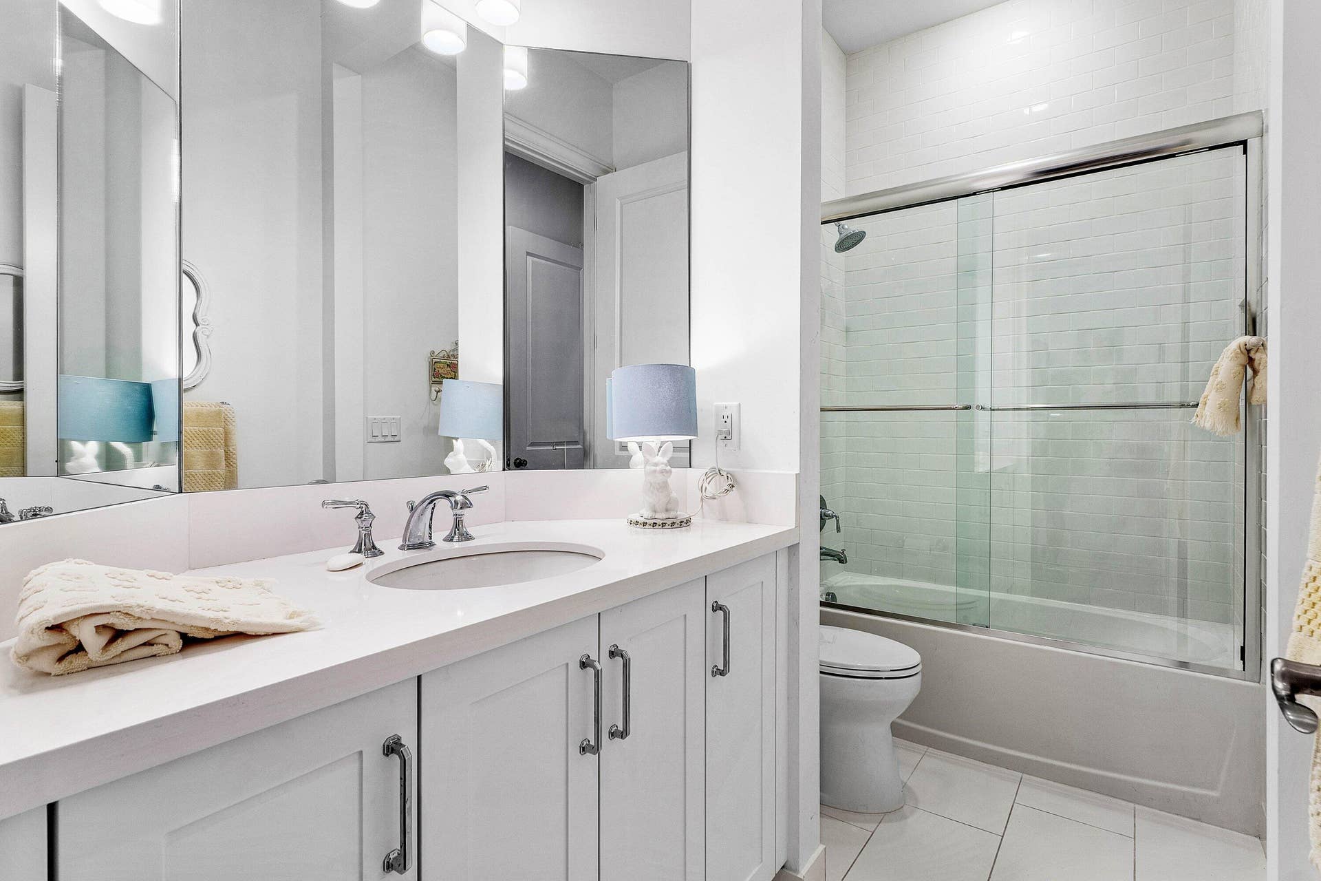 2531 NW 75th Street, Boca Raton, FL 33496 Guest Bedroom Full Bathroom