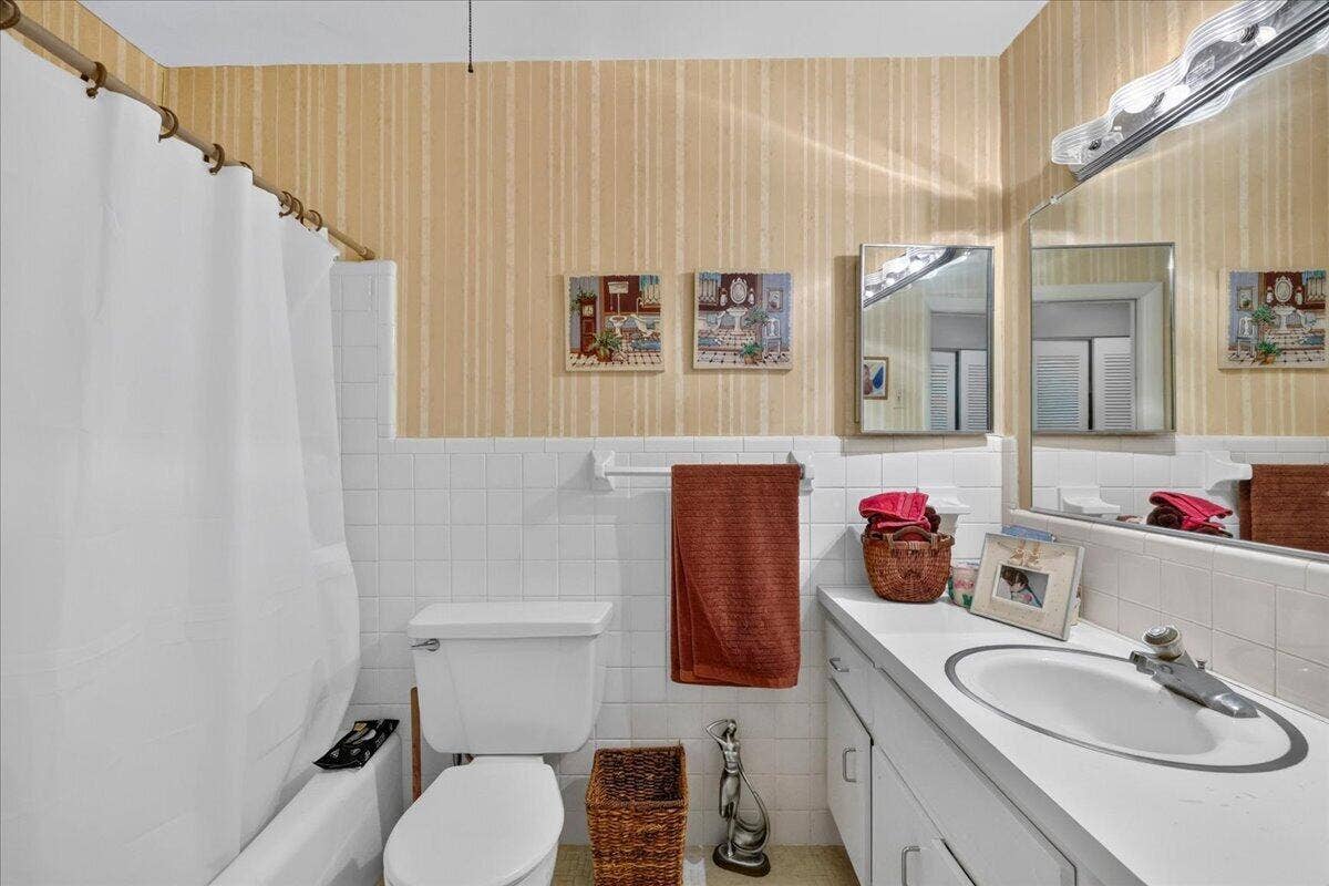 333 NE 19TH Avenue, #203, Deerfield Beach, FL 33441 17-8I8A0056