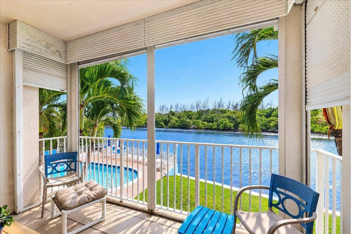 333 NE 19TH Avenue, #203, Deerfield Beach, FL 33441 21-8I8A0076_batchlook