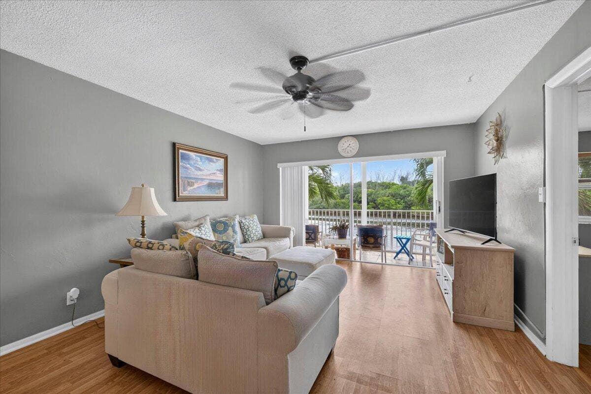 333 NE 19TH Avenue, #203, Deerfield Beach, FL 33441 10-8I8A0016