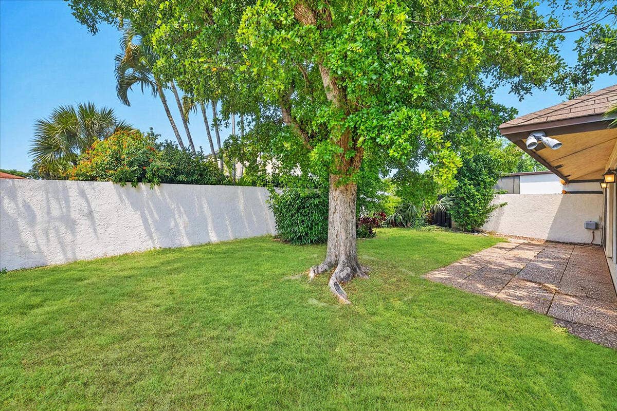 572 SW 28TH Avenue, Delray Beach, Delray Beach, FL 33445 29-026_8I8A0477_batchlook