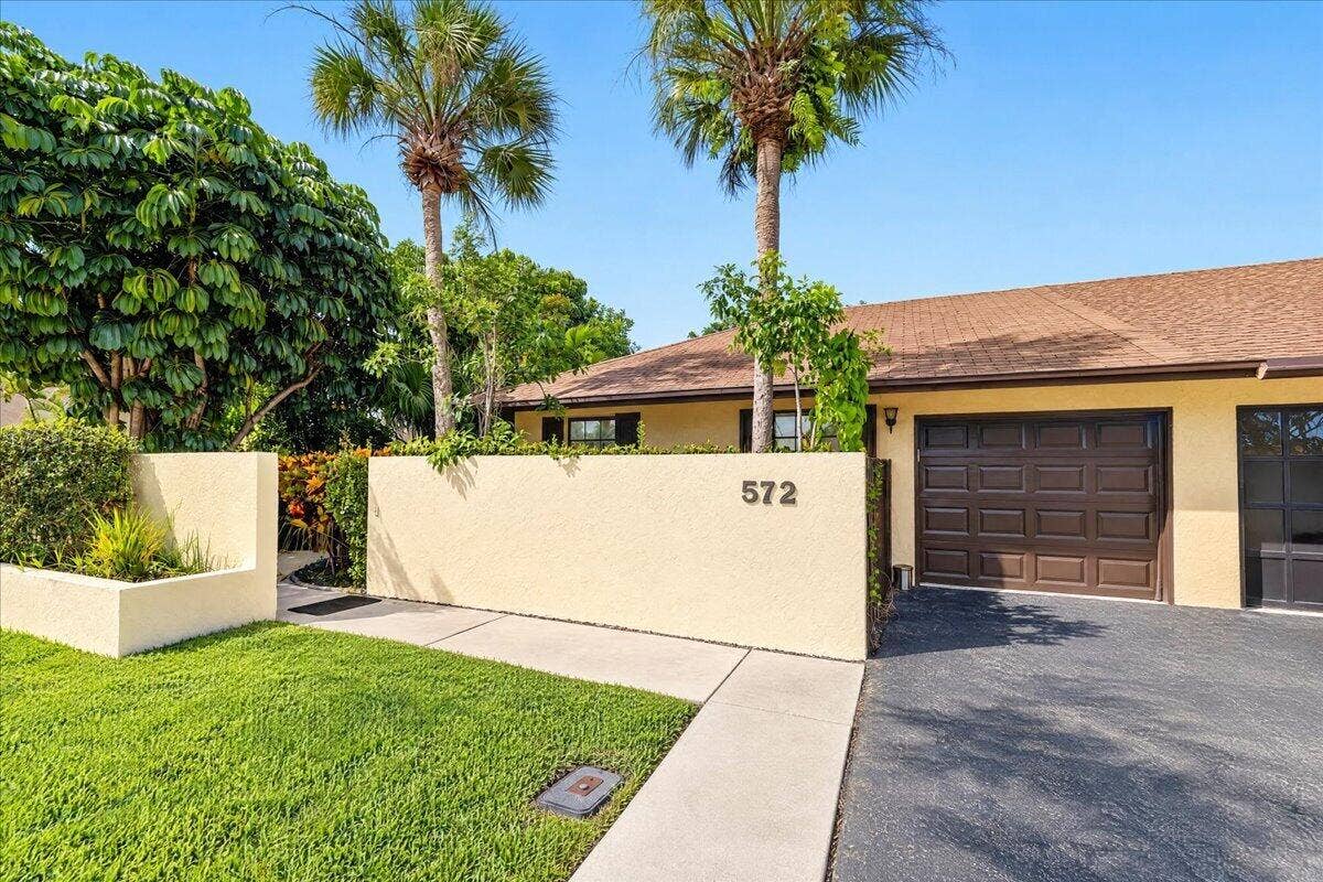 572 SW 28TH Avenue, Delray Beach, Delray Beach, FL 33445 02-031_8I8A0502_batchlook