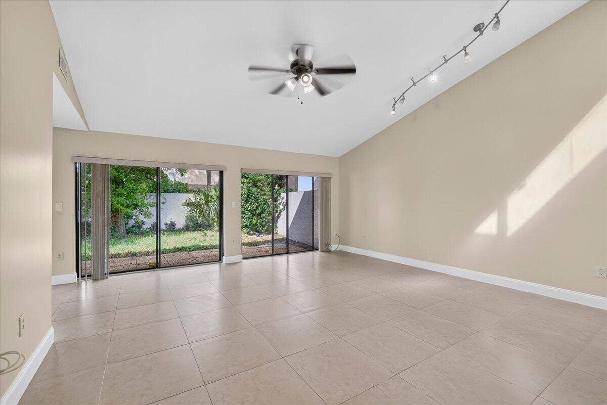 572 SW 28TH Avenue, Delray Beach, Delray Beach, FL 33445 04-001_8I8A0352