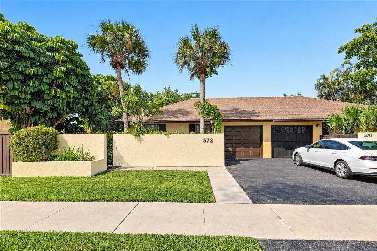 572 SW 28TH Avenue, Delray Beach, Delray Beach, FL 33445 01-032_8I8A0507_batchlook