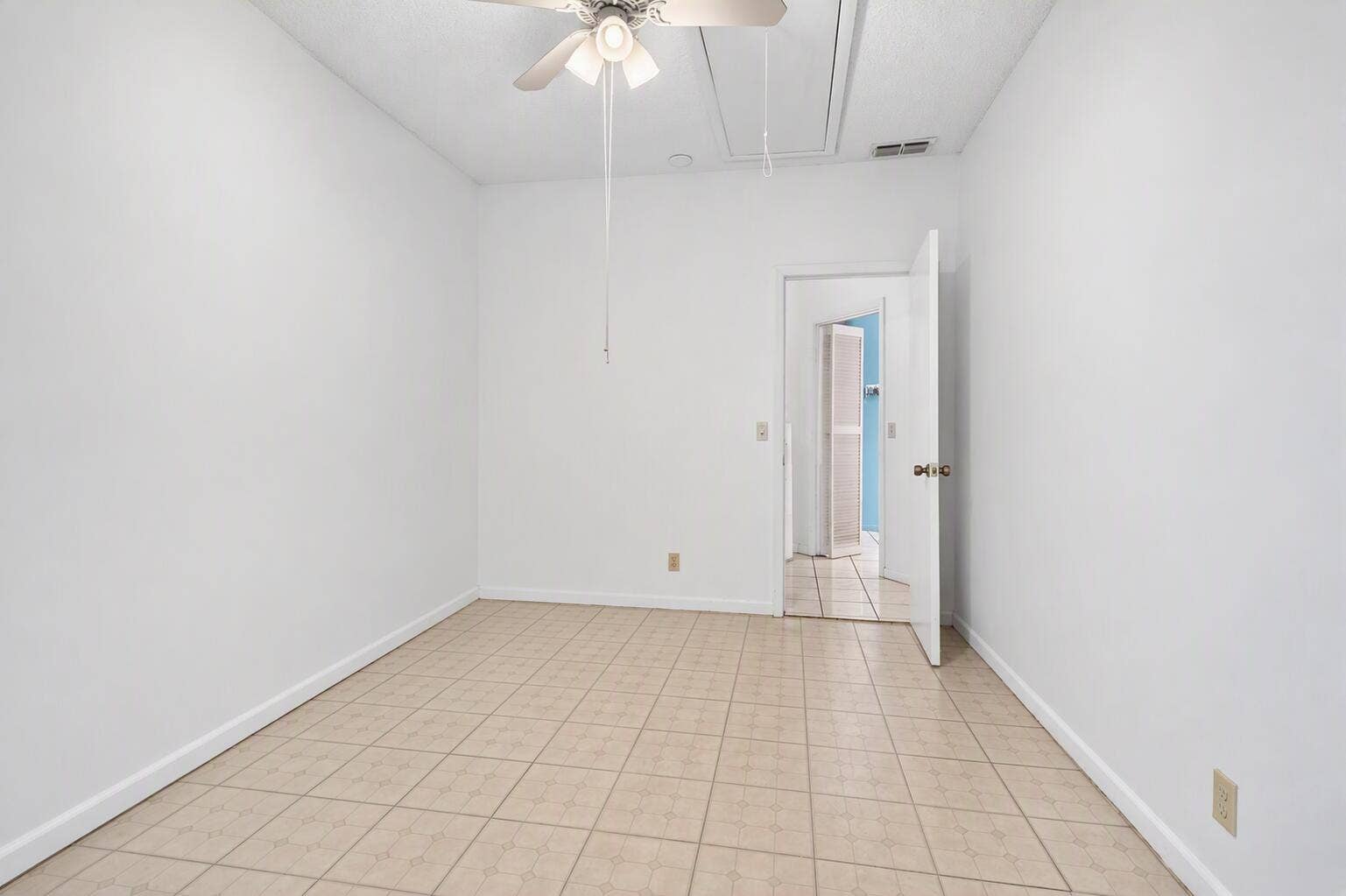 Bedroom 3/ Flexroom/ Converted Garage