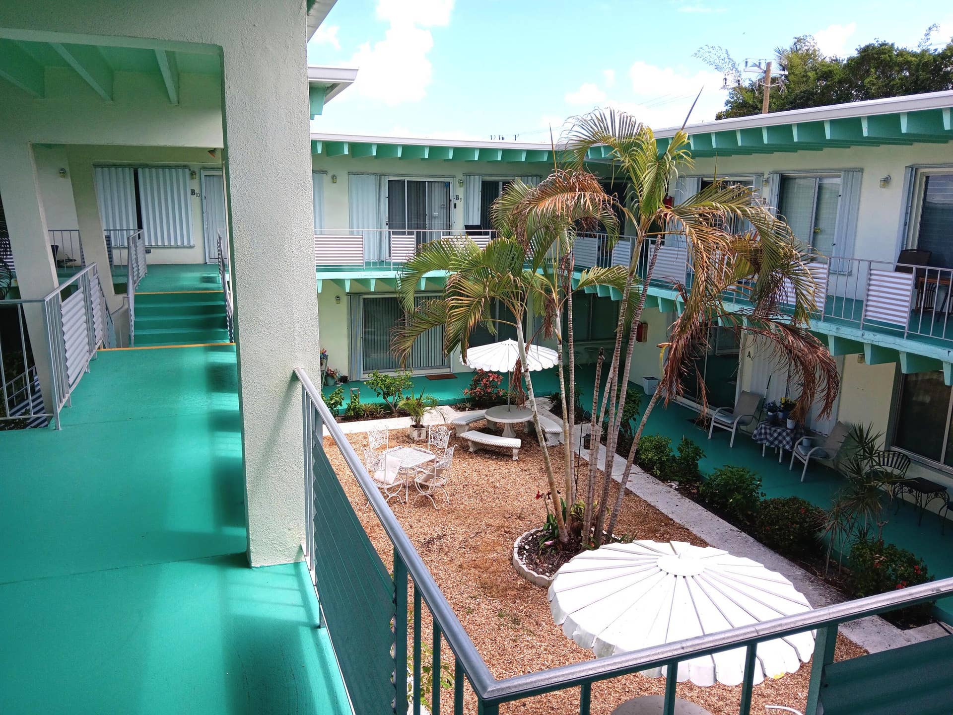 702 N Federal Highway, #A8, Lake Worth Beach, FL 33460 Courtyard