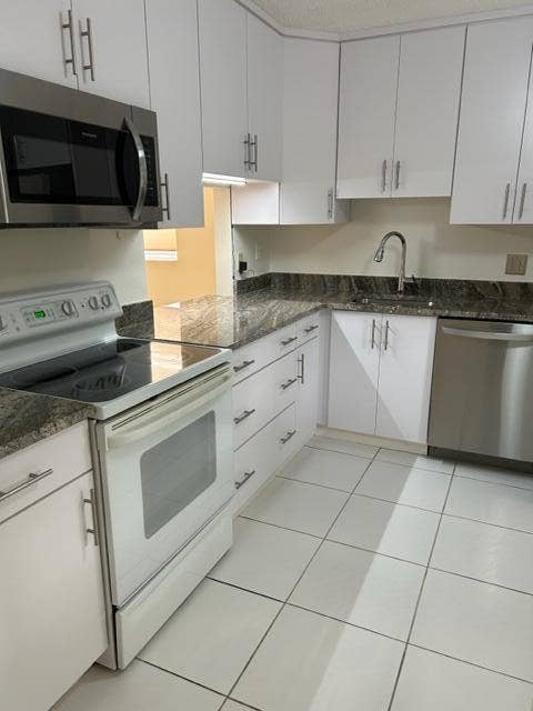 194 LAKE SUSAN Lane, West Palm Beach, West Palm Beach, FL 33411 Remodeled Kitchen