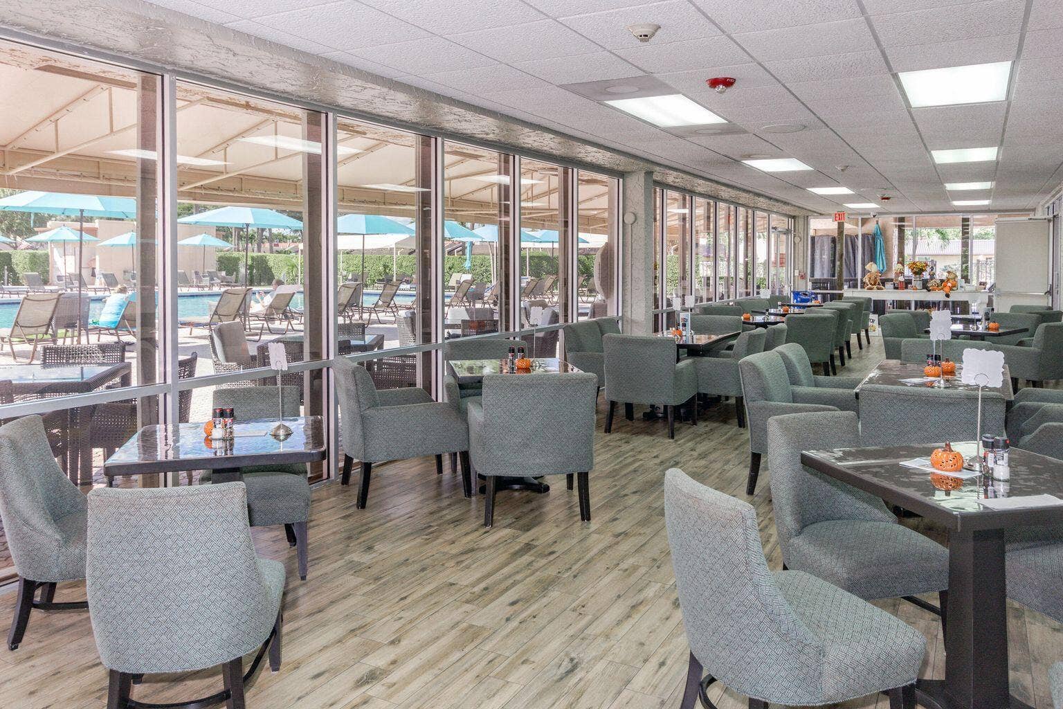 194 LAKE SUSAN Lane, West Palm Beach, West Palm Beach, FL 33411 Cafe