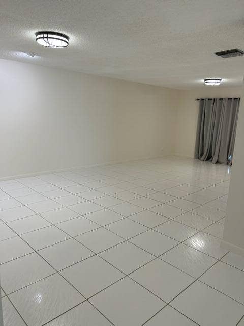 194 LAKE SUSAN Lane, West Palm Beach, West Palm Beach, FL 33411 Lg living room