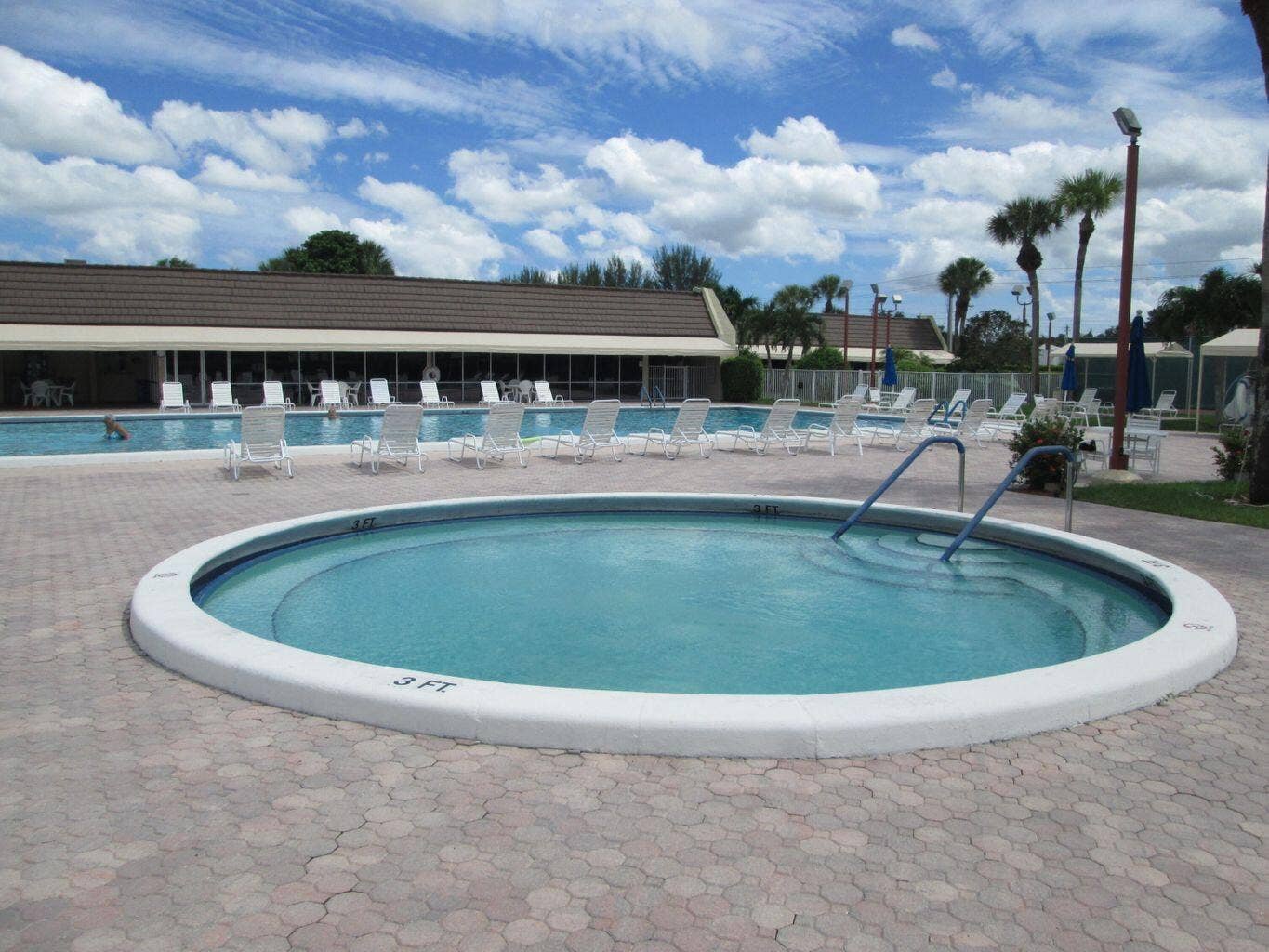194 LAKE SUSAN Lane, West Palm Beach, West Palm Beach, FL 33411 Hot tub
