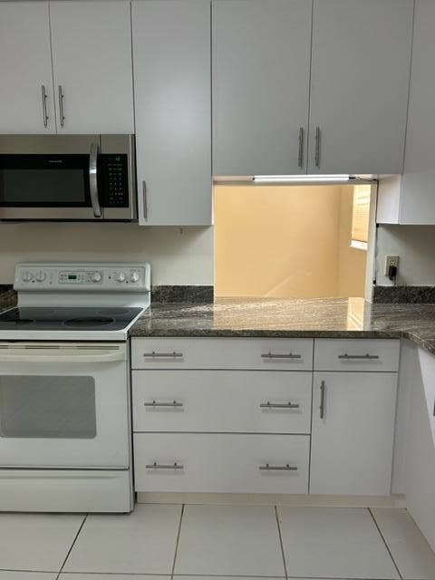 194 LAKE SUSAN Lane, West Palm Beach, West Palm Beach, FL 33411 Kichen Pot drawers