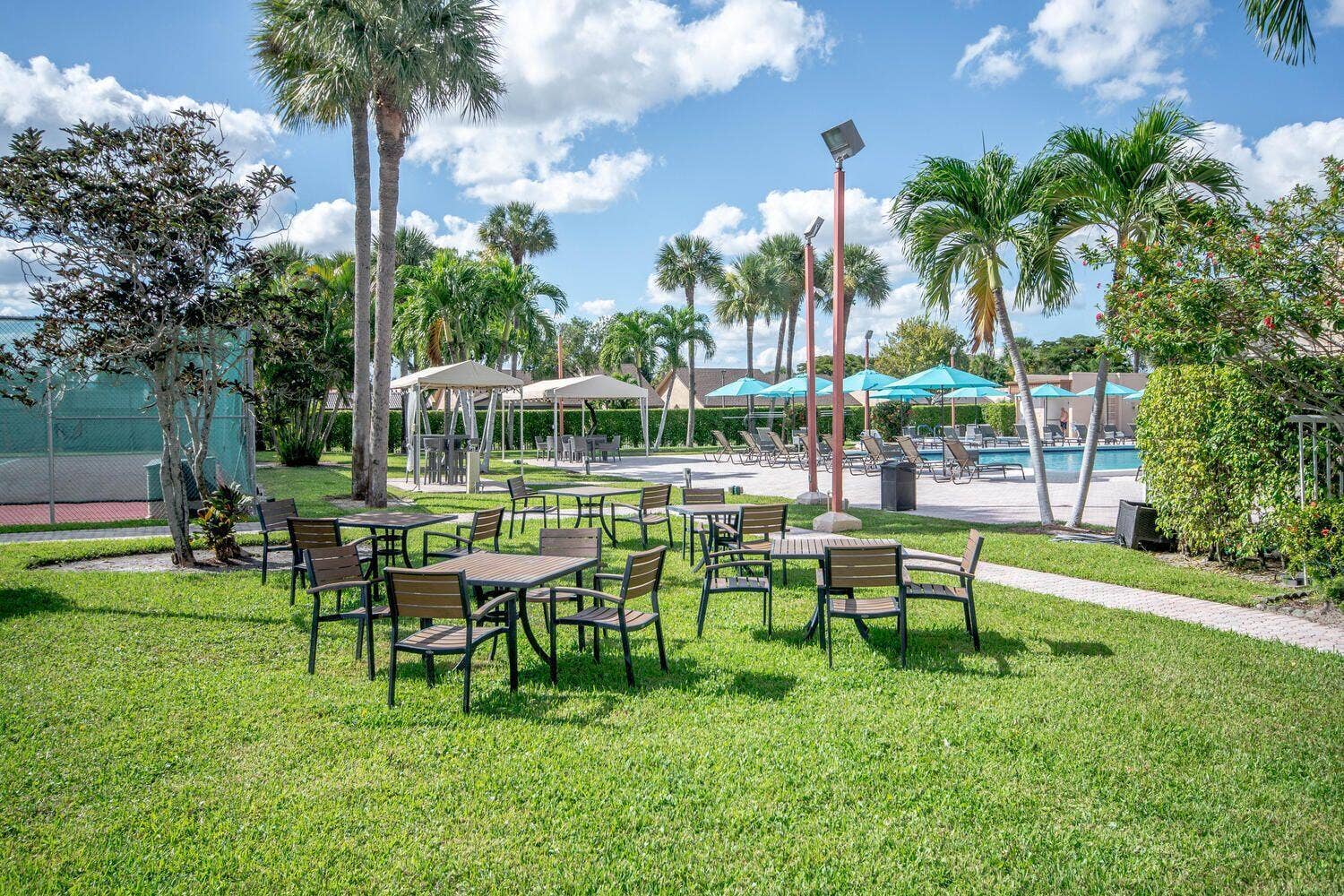194 LAKE SUSAN Lane, West Palm Beach, West Palm Beach, FL 33411 Sitting area