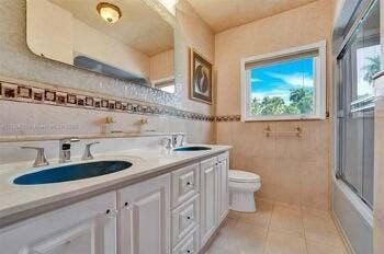 1200 HOLLYWOOD Boulevard, Hollywood, FL 33019 8