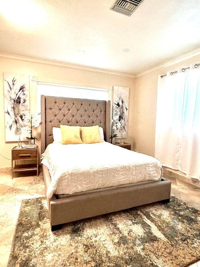 1200 HOLLYWOOD Boulevard, Hollywood, FL 33019 4