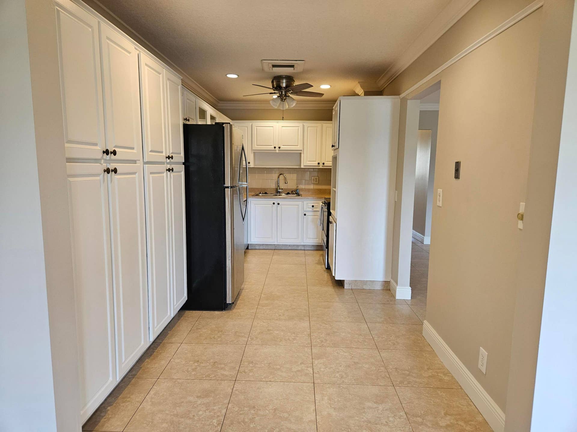 2886 Fernley Drive E, #1, West Palm Beach, FL 33415 Kitchen table area