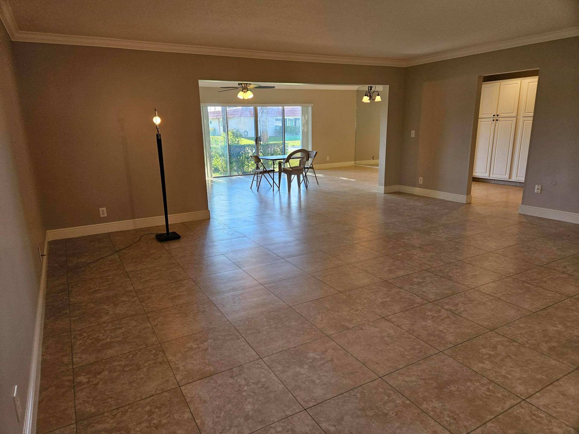 2886 Fernley Drive E, #1, West Palm Beach, FL 33415 Large Living room