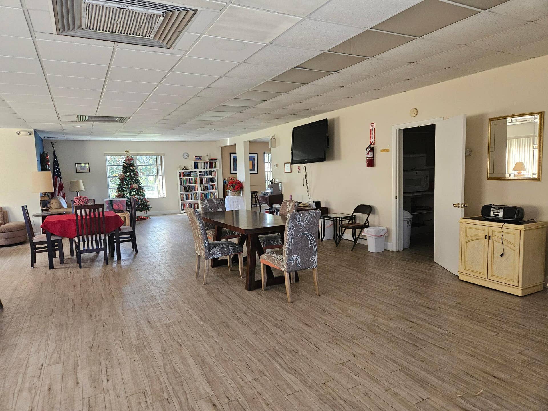 2886 Fernley Drive E, #1, West Palm Beach, FL 33415 Clubhouse room