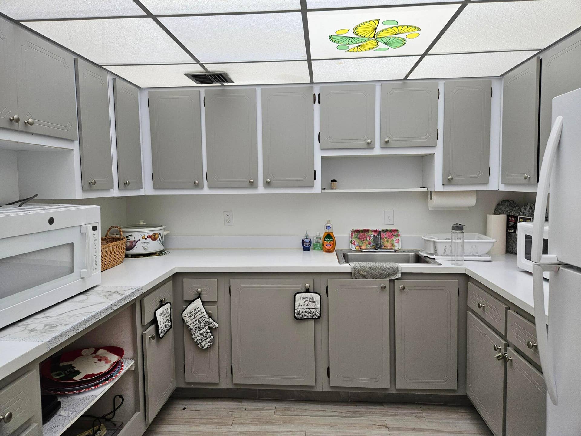 2886 Fernley Drive E, #1, West Palm Beach, FL 33415 Club house kitchenette