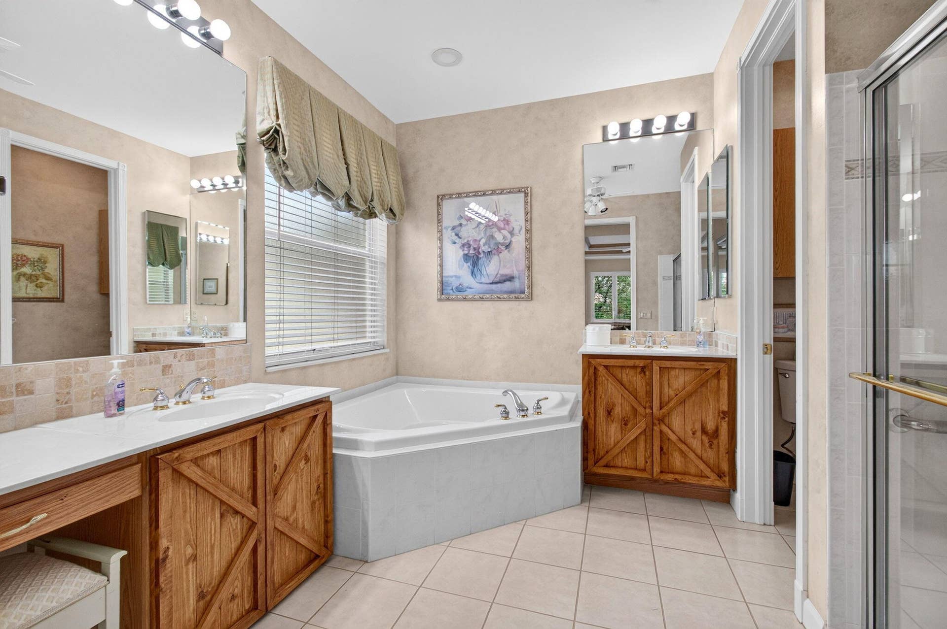 9542 Lantern Bay Circle, West Palm Beach, FL 33411 Dual Vanities
