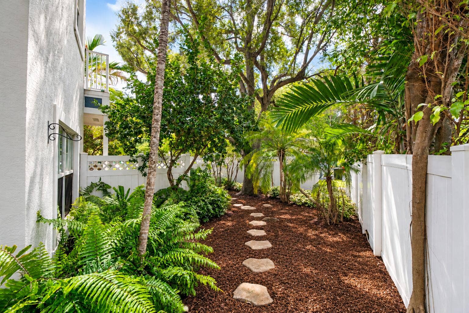 271 SE 22nd Street, Fort Lauderdale, FL 33316 Lush Tropical Mulch Garden Path