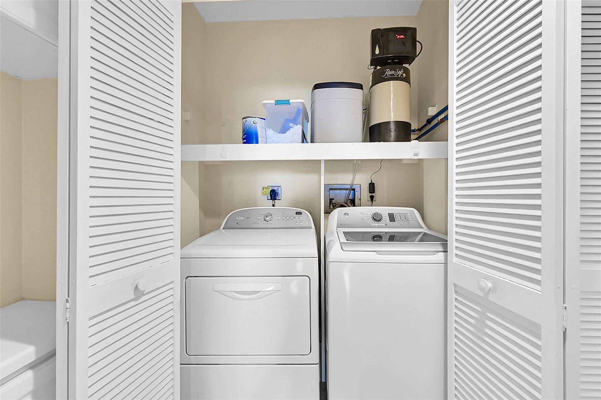 3020 NE 32ND Avenue, #805, Fort Lauderdale, FL 33308 Full size washer and dryer, along with a whole home water purification system, provide exceptional everyday convenience and comfort.
