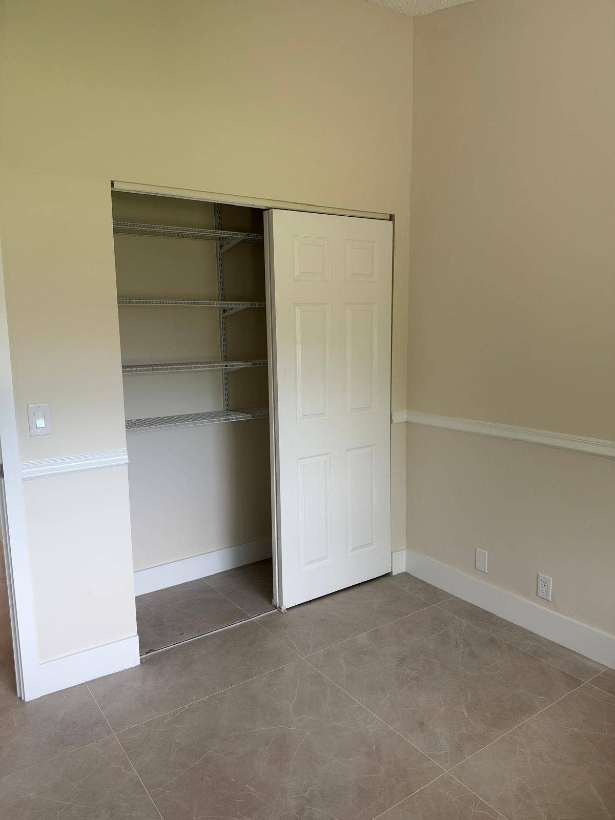 700 NOTTINGHAM Circle, #F, Greenacres, Greenacres, FL 33463 Closeth