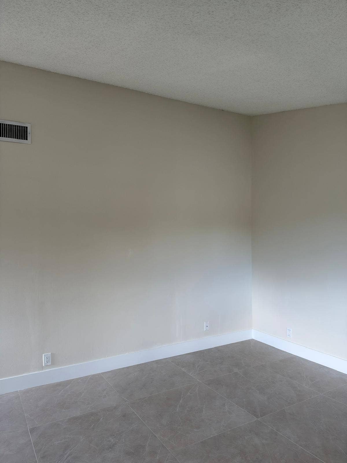 700 NOTTINGHAM Circle, #F, Greenacres, Greenacres, FL 33463 Living room