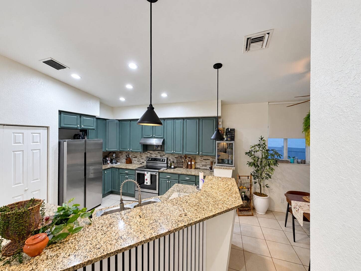 2858 NW 9TH Street, Fort Lauderdale, FL 33311 C9985EB2-59C8-4243-B606-D0DED428BB44