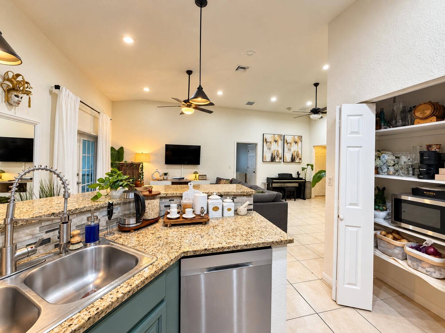 2858 NW 9TH Street, Fort Lauderdale, FL 33311 F57E251A-16A7-4344-A869-B230F1E055B0