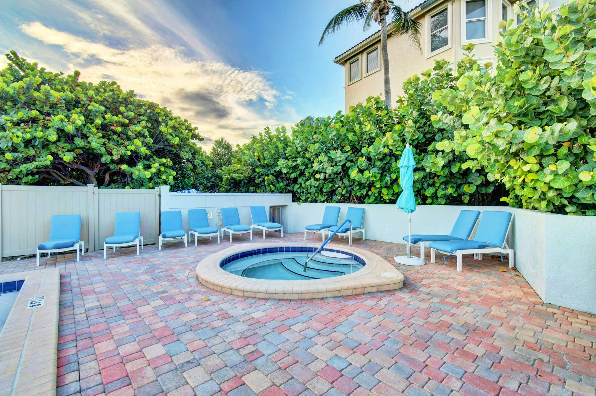 4740 S Ocean Boulevard, #1415, Highland Beach, Highland Beach, FL 33487 Jaquzzi
