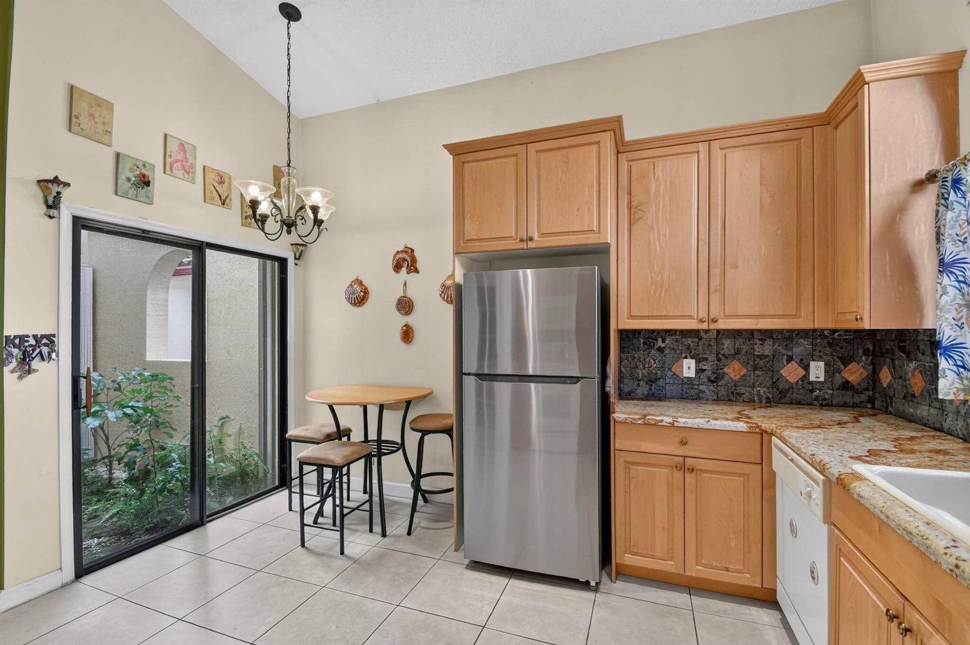 183 Island Way, Greenacres, FL 33413 Kitchen