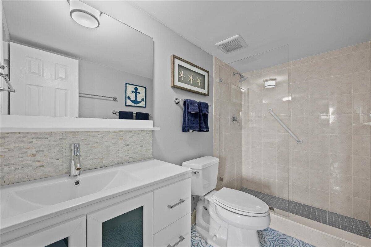 630 Ocean Drive, #407, Juno Beach, FL 33408 Guest Bathroom