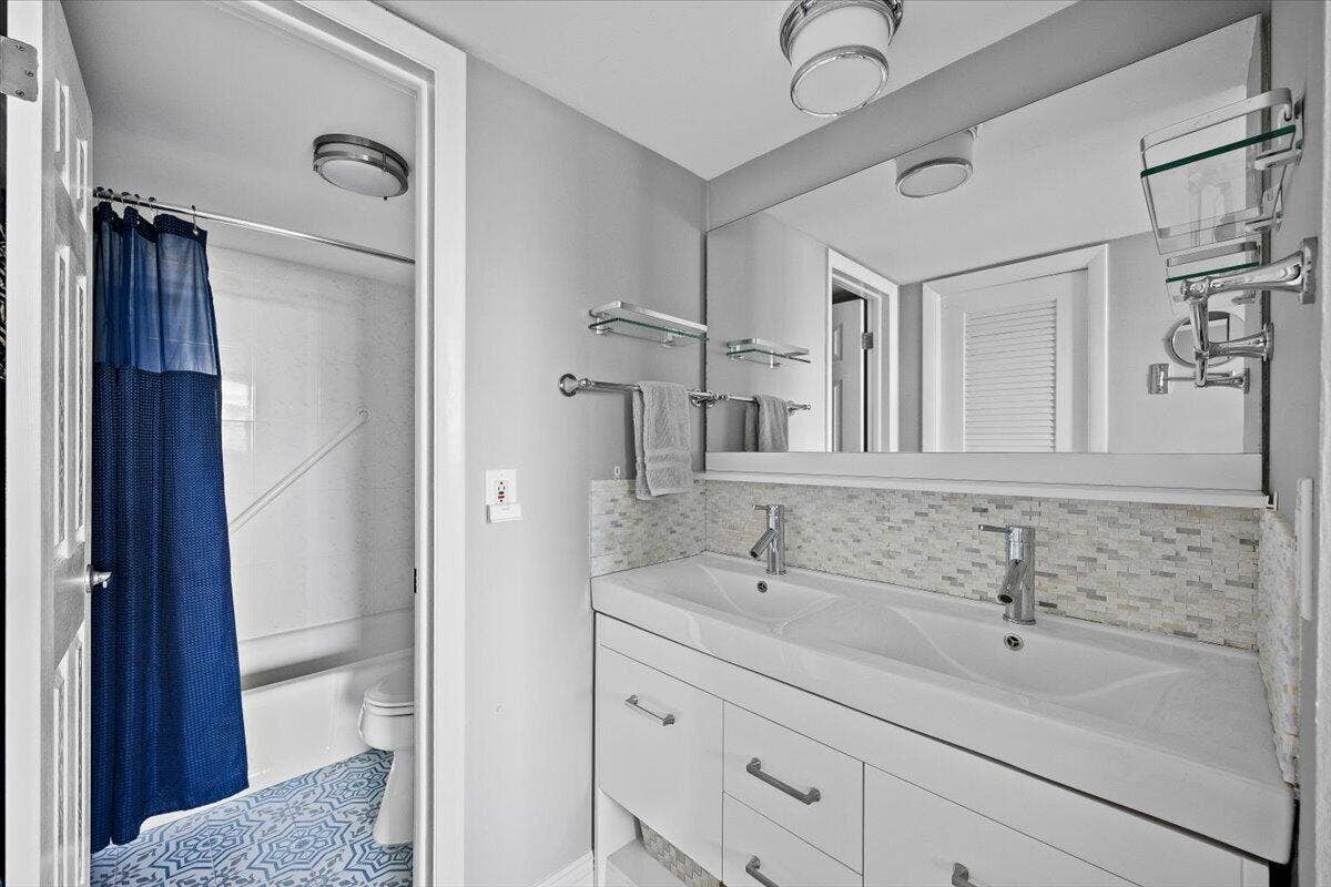 630 Ocean Drive, #407, Juno Beach, FL 33408 Master Bathroom